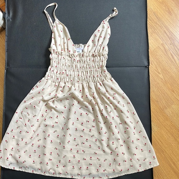 Princess Polly Dresses & Skirts - Princess Polly Tan Floral Dress